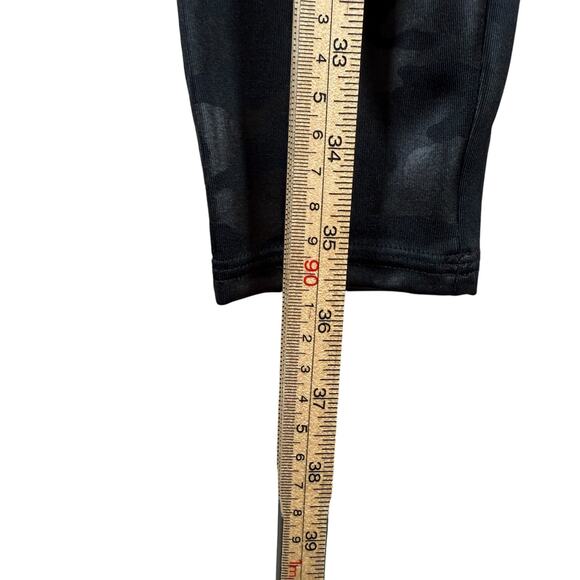 Spanx Leggings Women’s | Black Camo Print High Rise Compression | Medium - Picture 10 of 10